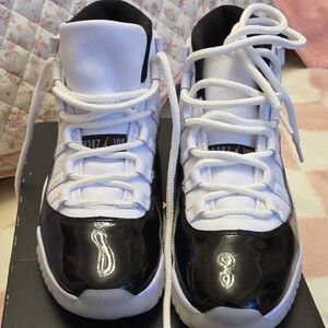 Jordan 11 Retro Mid Gratitude / Defining Moments Size 8.5 Lightly Used